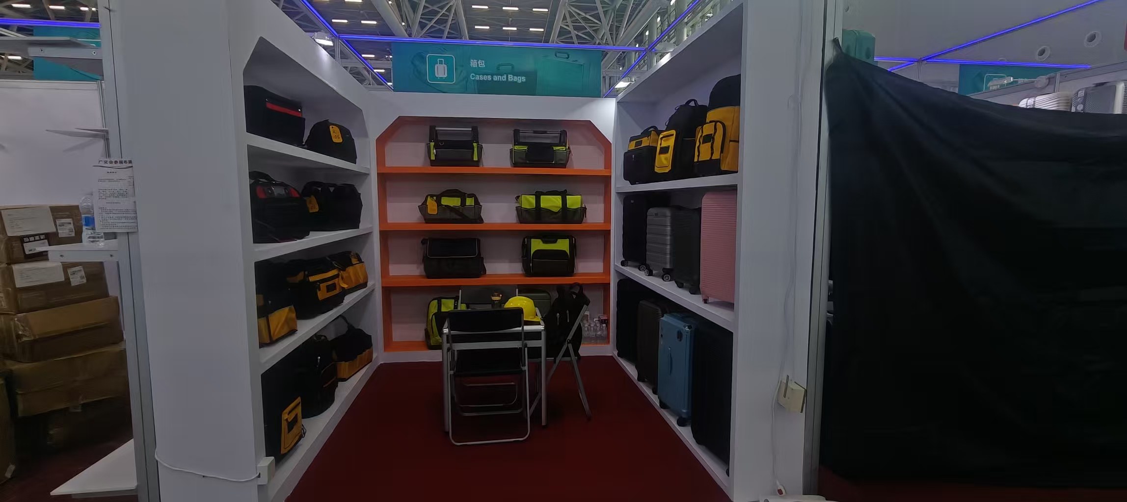 Vårt företag visar framgångsrikt upp professionella tillverkningsmöjligheter för verktygsväskor på Canton Fair hösten 2025